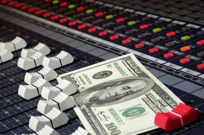 How To Make Your First $1000 As An Upcoming Artist